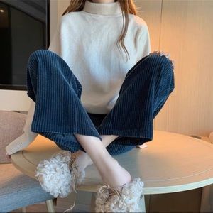 Corduroy wide leg pants with pockets